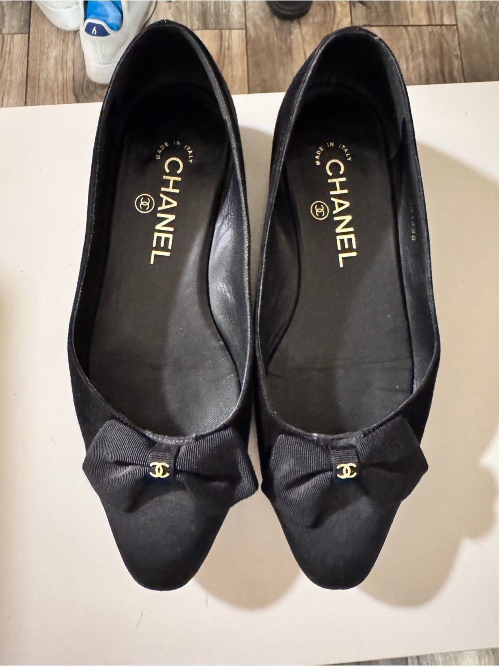 CHANEL Black Bow Pointed-Toe Ballet Flats with Gold CC